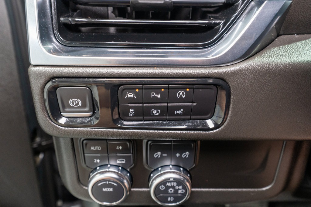 2025 GMC Yukon Image 28