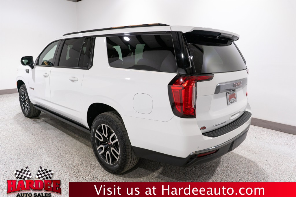 2023 GMC Yukon Image 3
