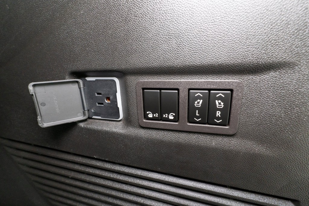 2023 GMC Yukon Image 35