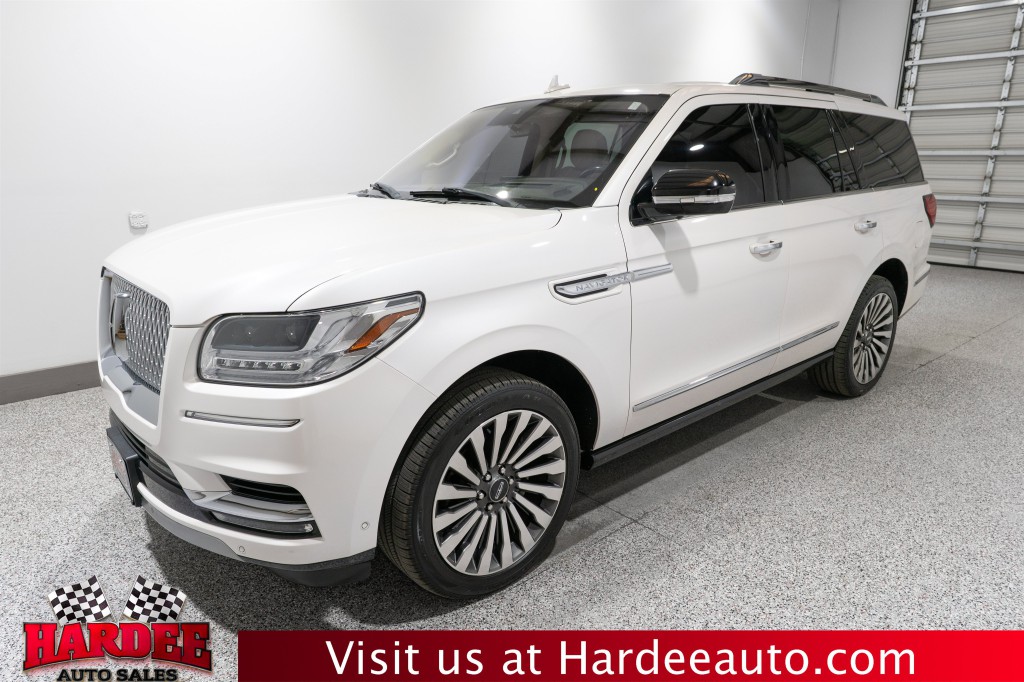 2019 Lincoln Navigator Image 2