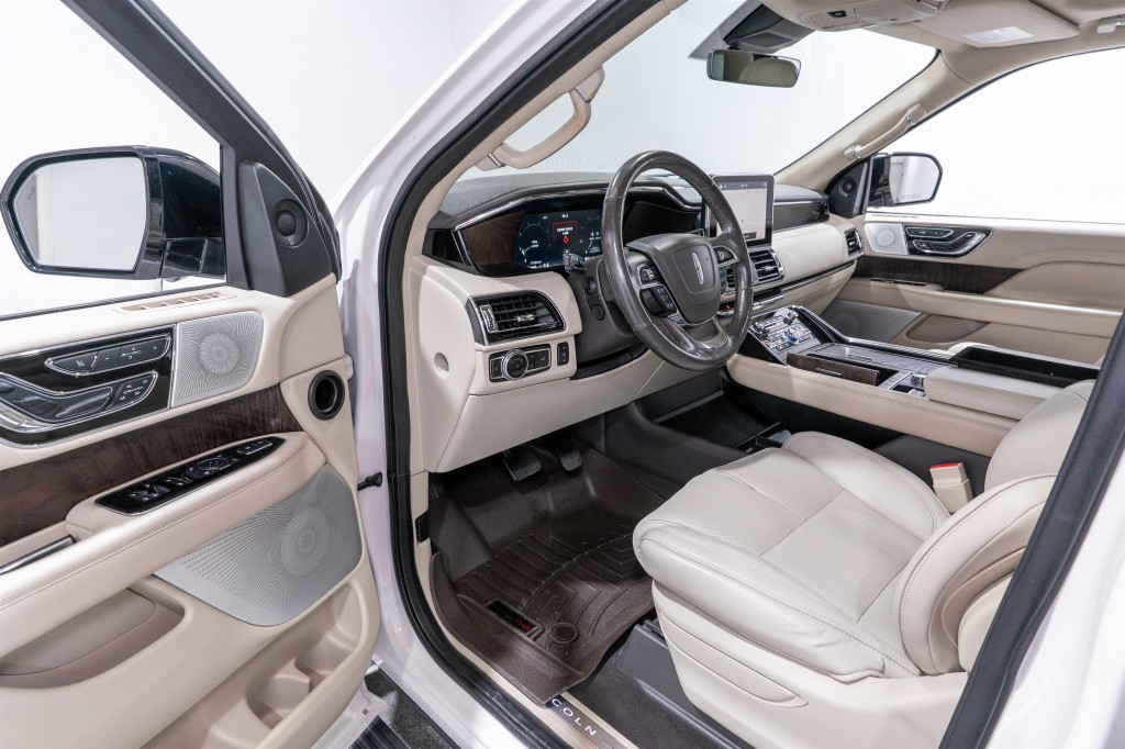 2019 Lincoln Navigator Image 13