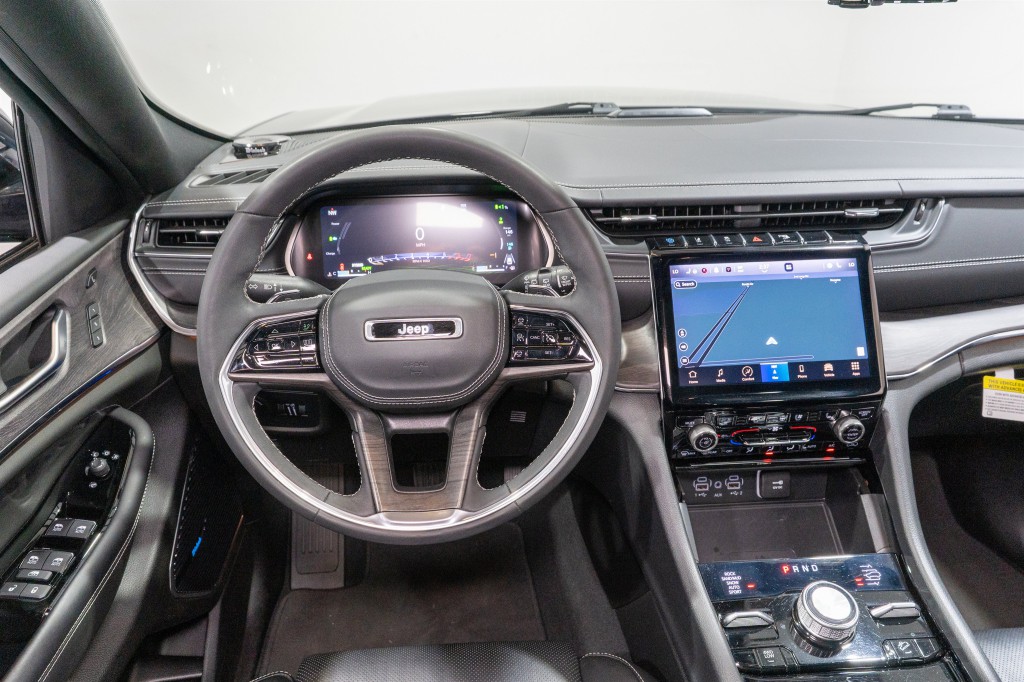 2023 Jeep Grand Cherokee Image 11