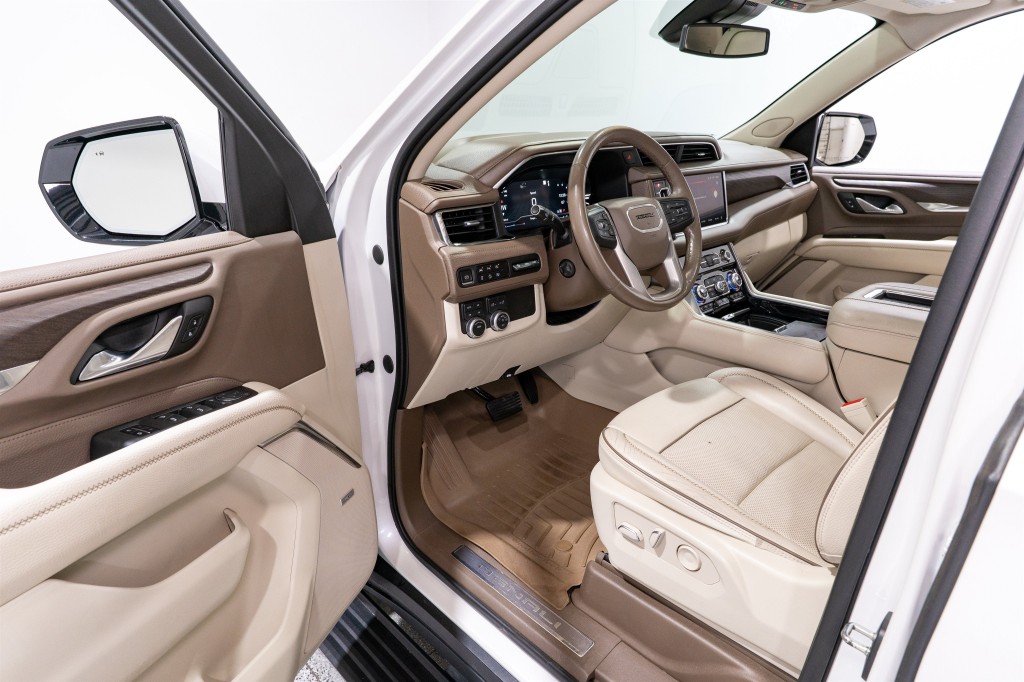 2023 GMC Yukon Image 13
