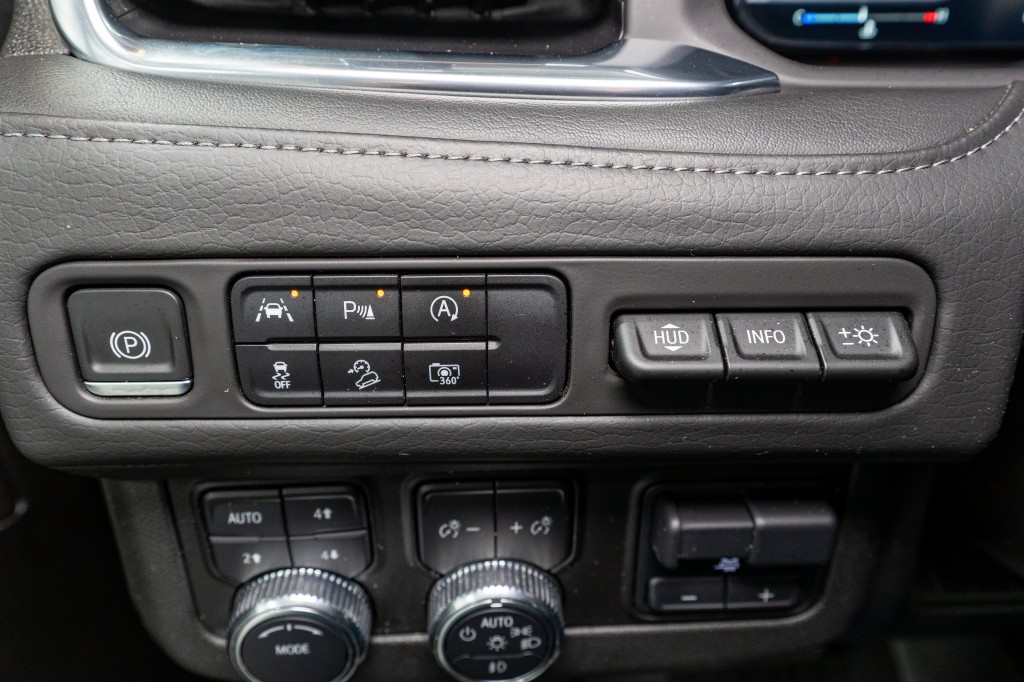 2023 GMC Yukon Image 33