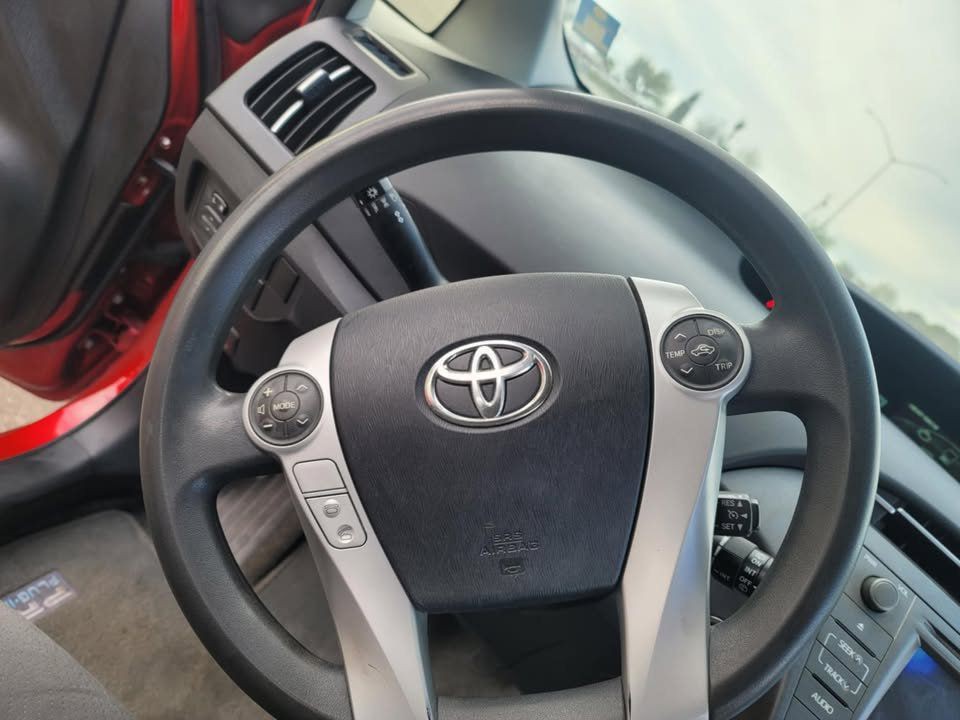 2013 Toyota Prius Image 10
