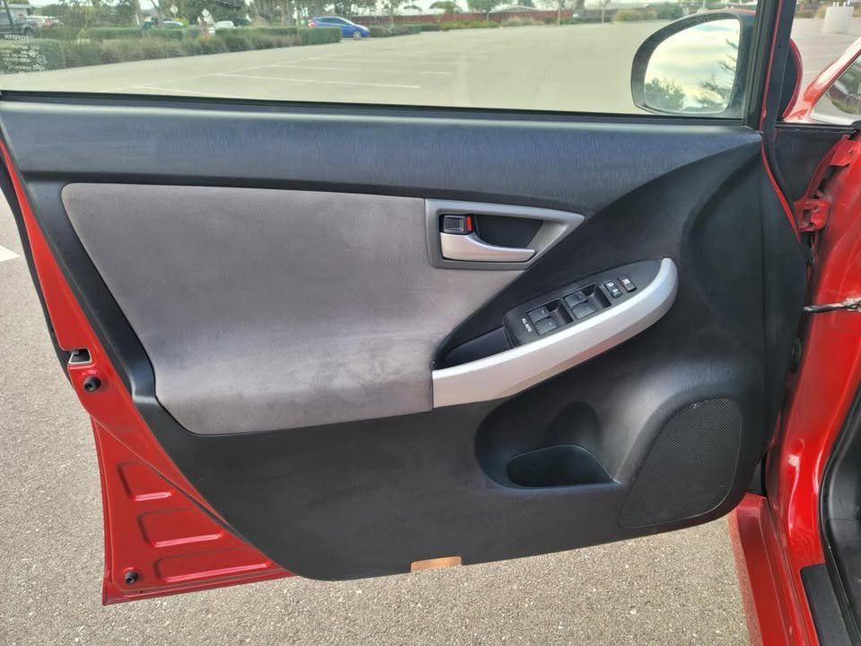 2013 Toyota Prius Image 14