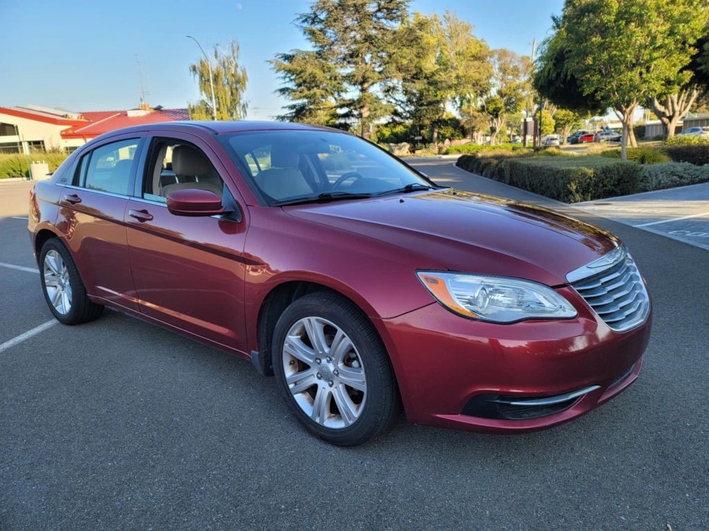 2012 Chrysler 200 Image 1