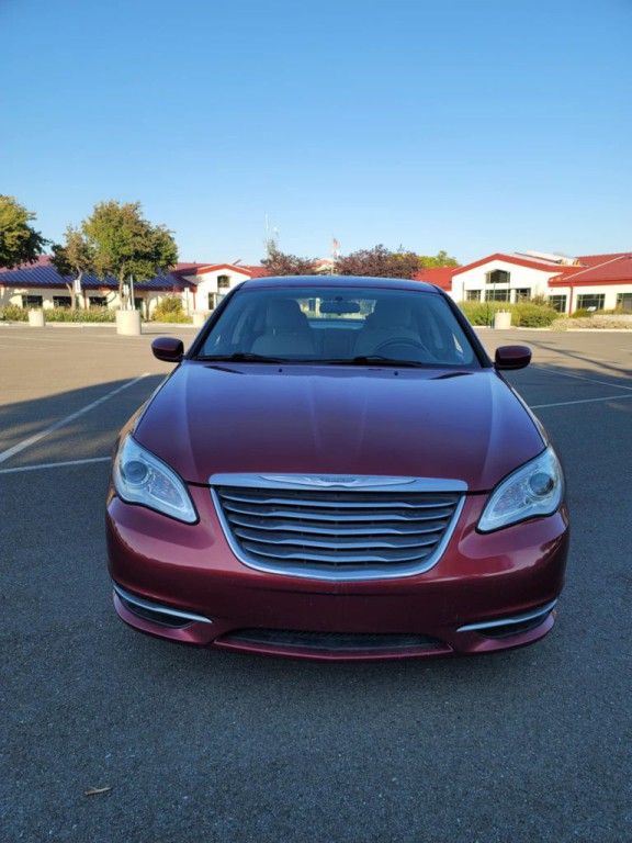 2012 Chrysler 200 Image 2