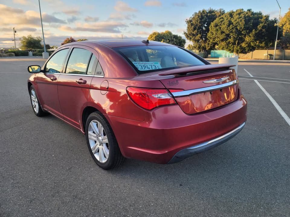 2012 Chrysler 200 Image 4