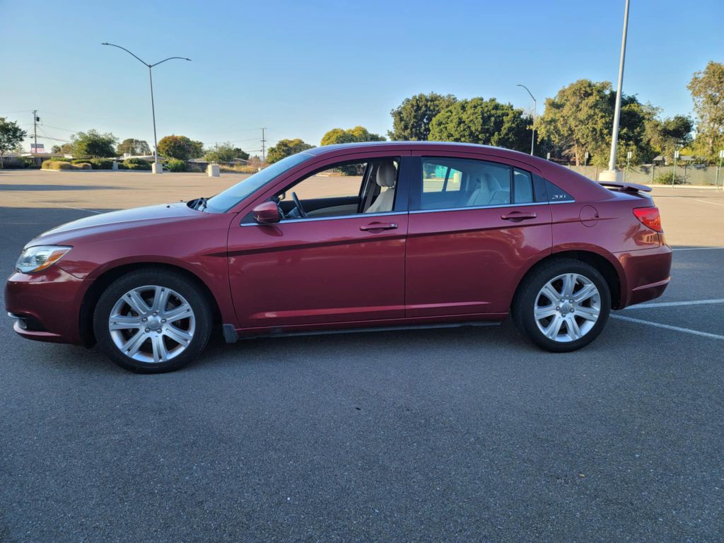 2012 Chrysler 200 Image 7