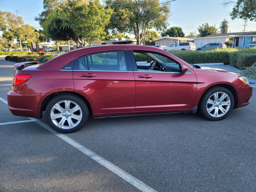 2012 Chrysler 200 Image 8