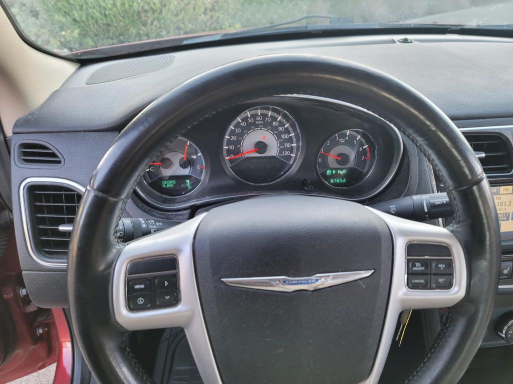 2012 Chrysler 200 Image 12
