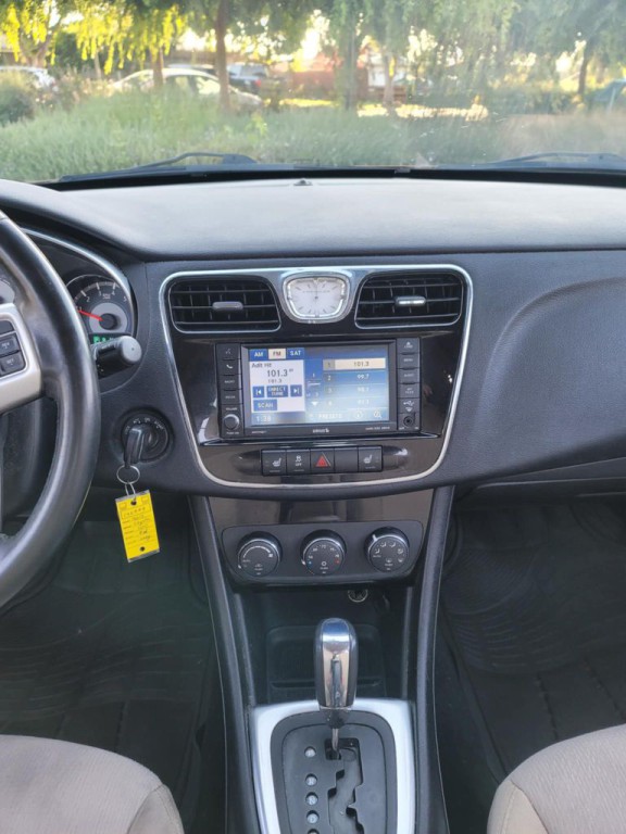 2012 Chrysler 200 Image 13