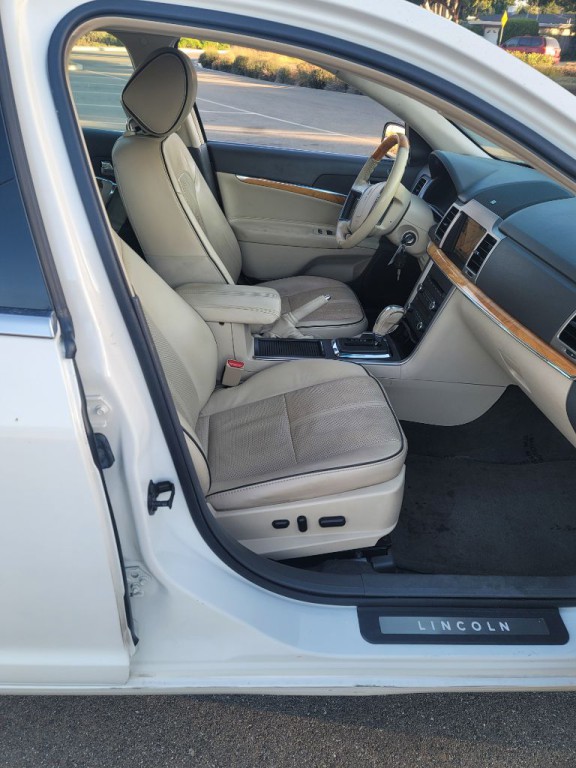 2012 Lincoln MKZ Image 17