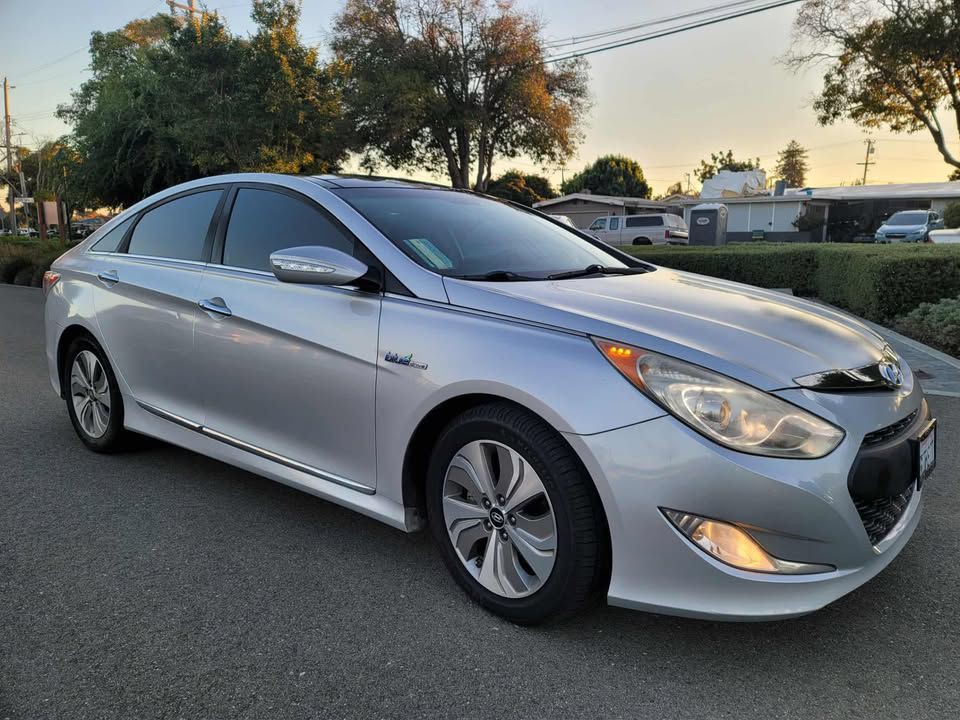 2015 Hyundai Sonata Image 1
