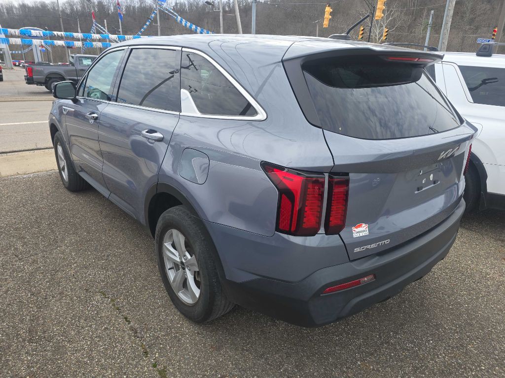 2023 Kia Sorento Image 2