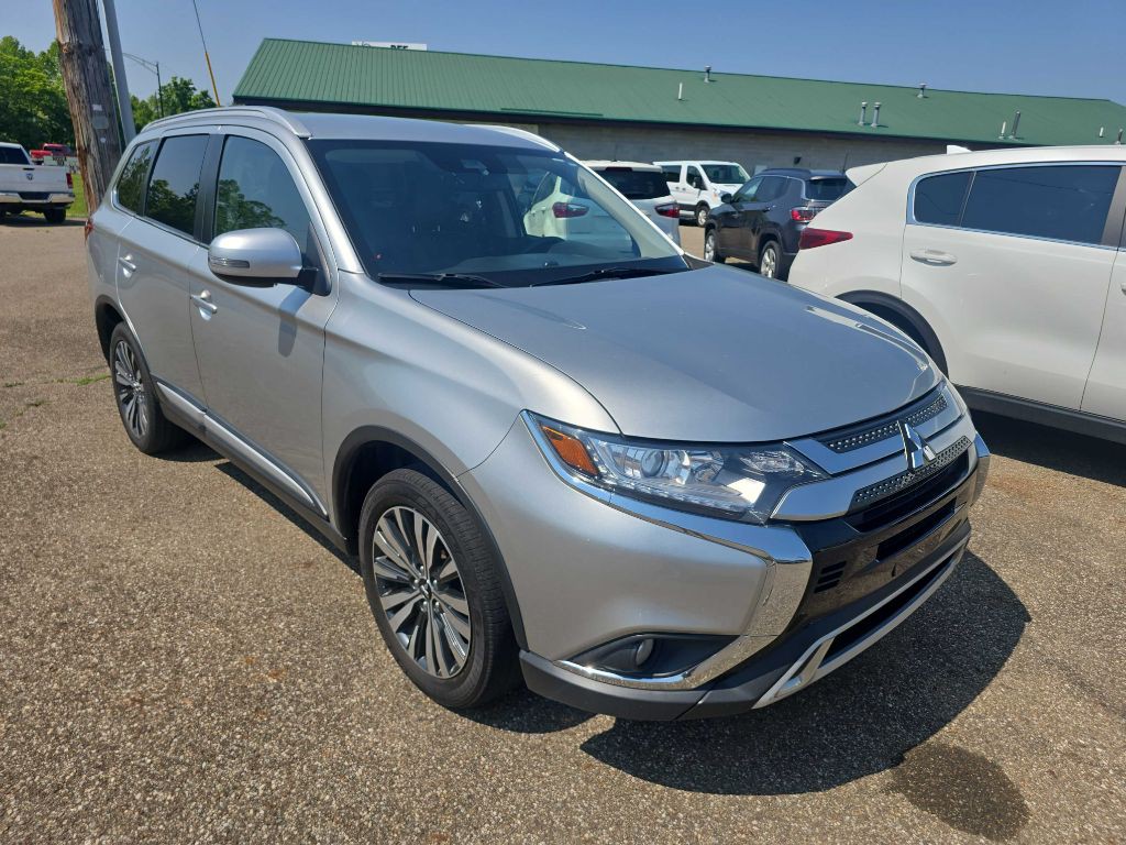 2020 Mitsubishi Outlander Image 2