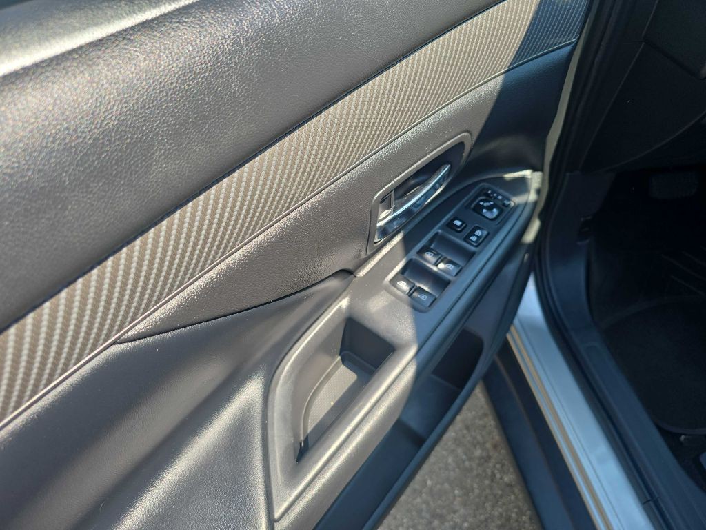 2020 Mitsubishi Outlander Image 6