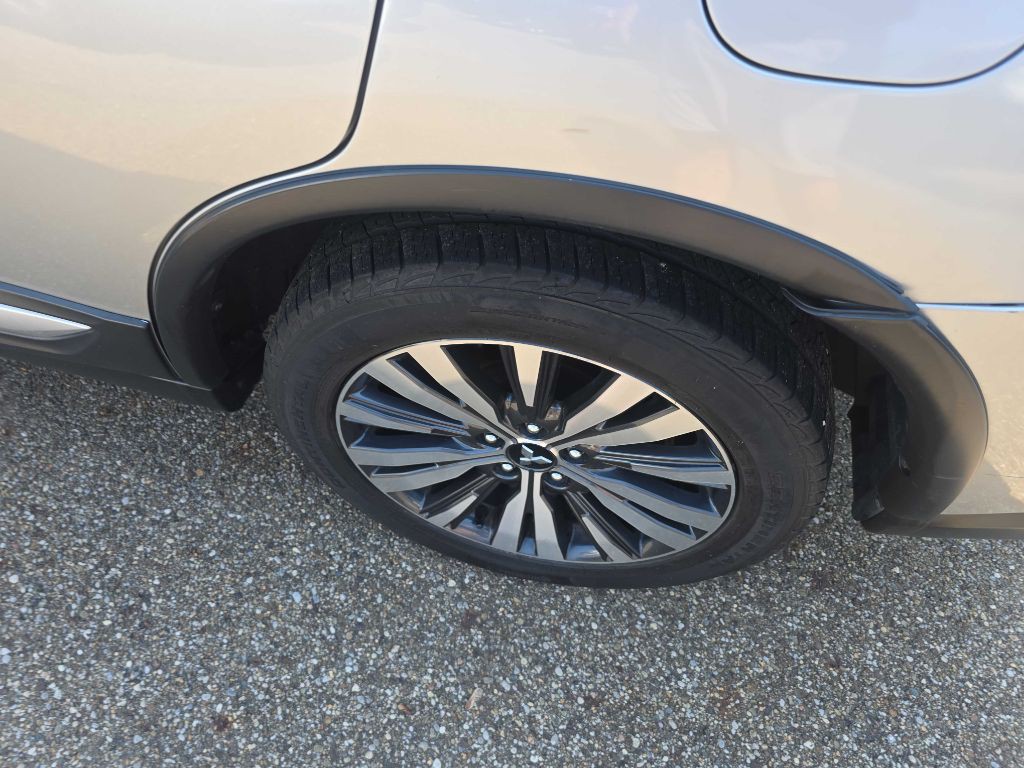 2020 Mitsubishi Outlander Image 7