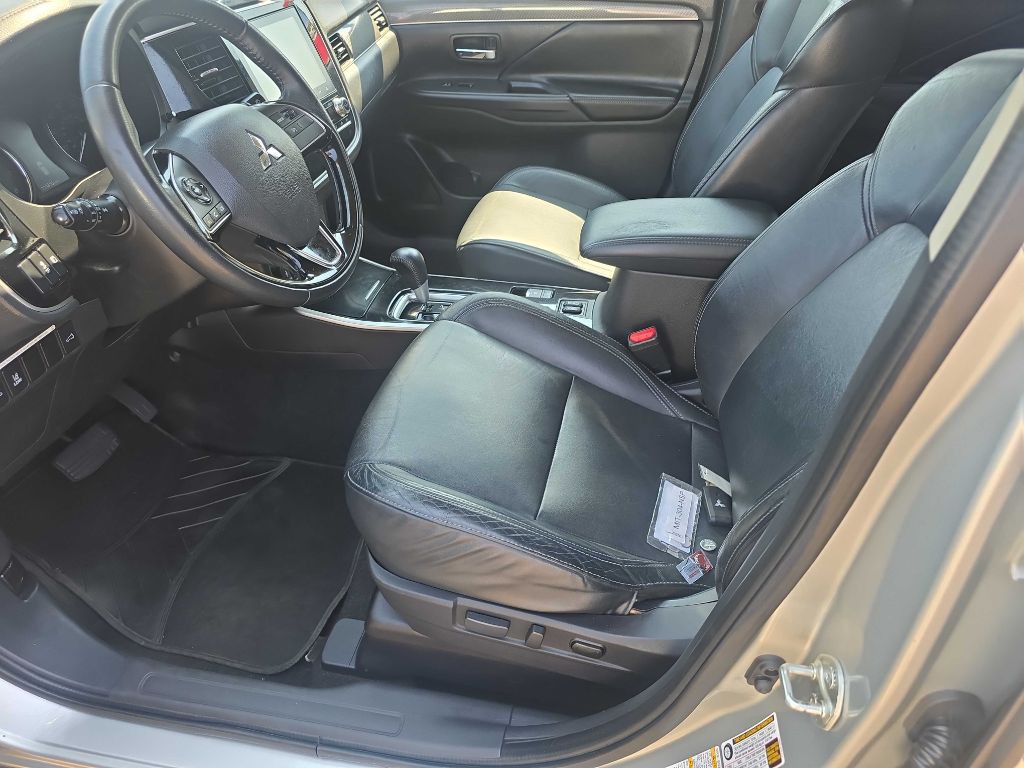 2020 Mitsubishi Outlander Image 12