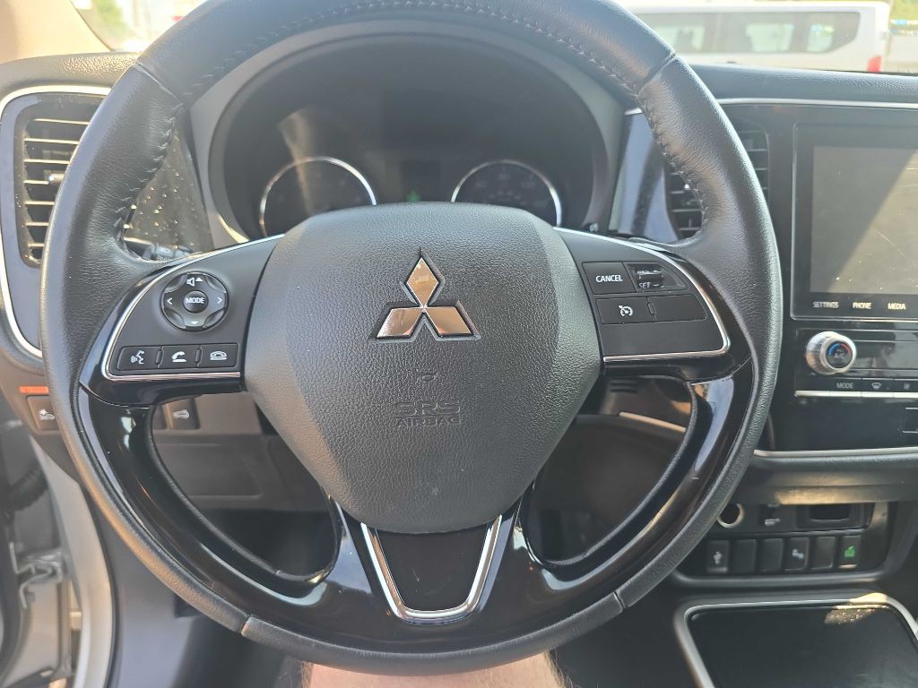 2020 Mitsubishi Outlander Image 13
