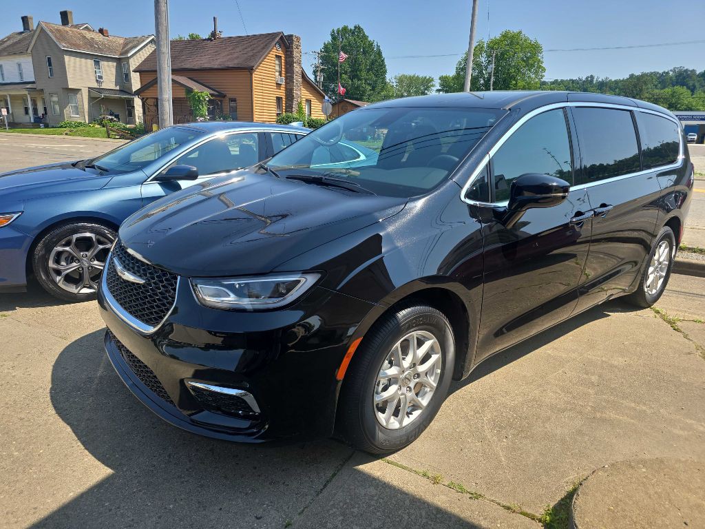 2025 Chrysler Pacifica Image 1