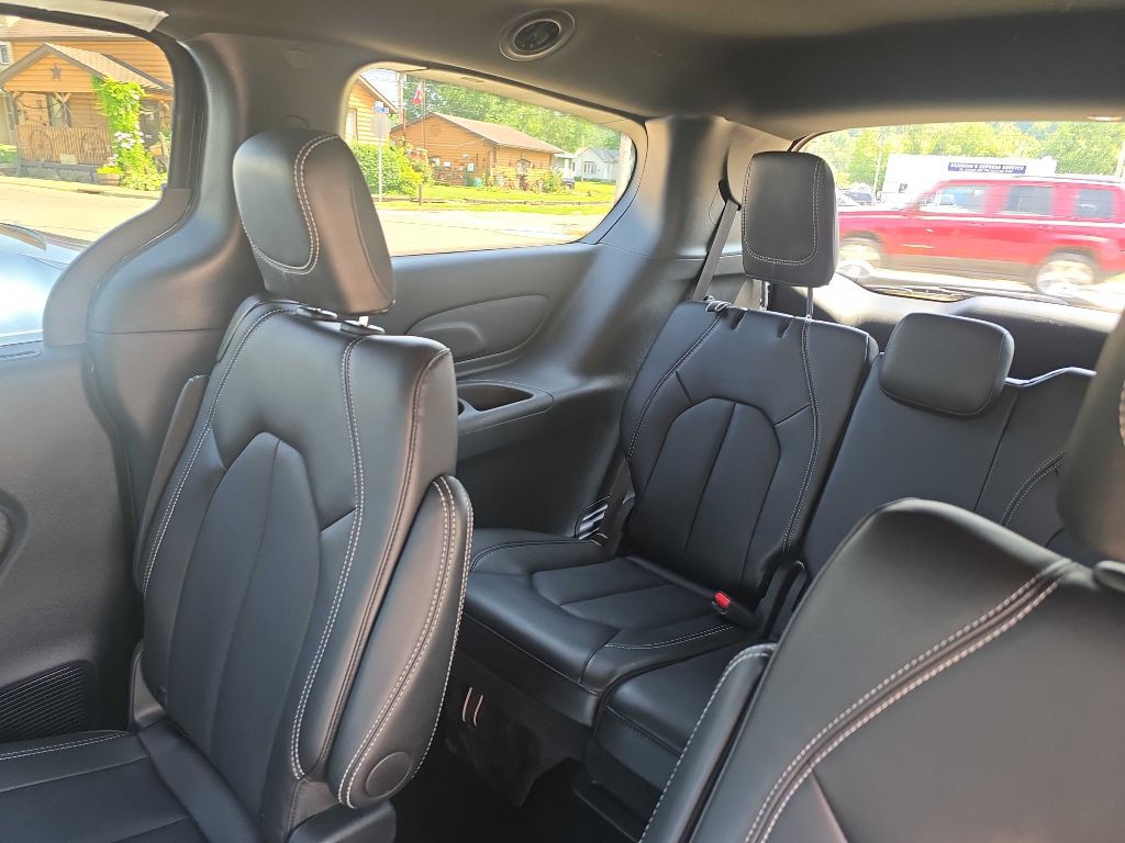 2025 Chrysler Pacifica Image 7