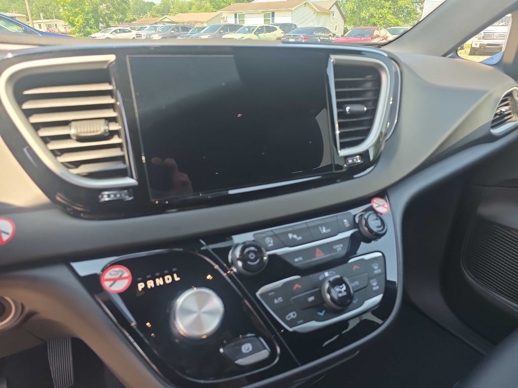 2025 Chrysler Pacifica Image 10