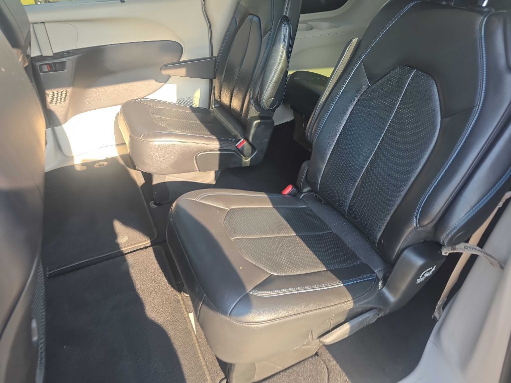 2021 Chrysler Pacifica Image 8