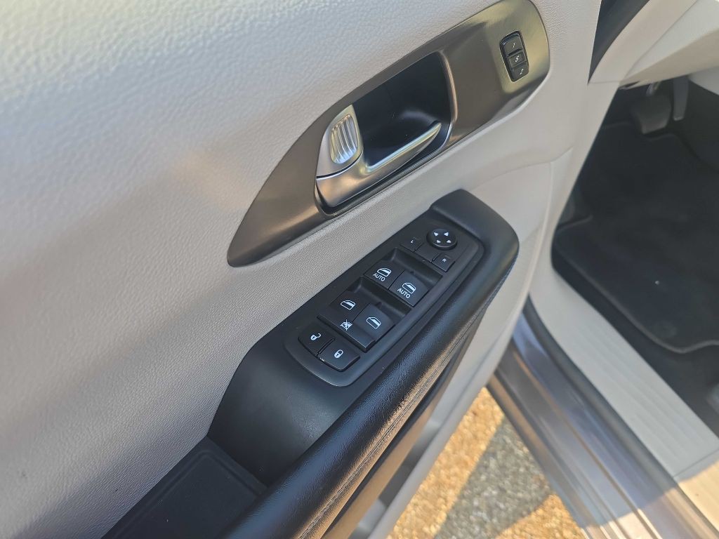 2021 Chrysler Pacifica Image 11