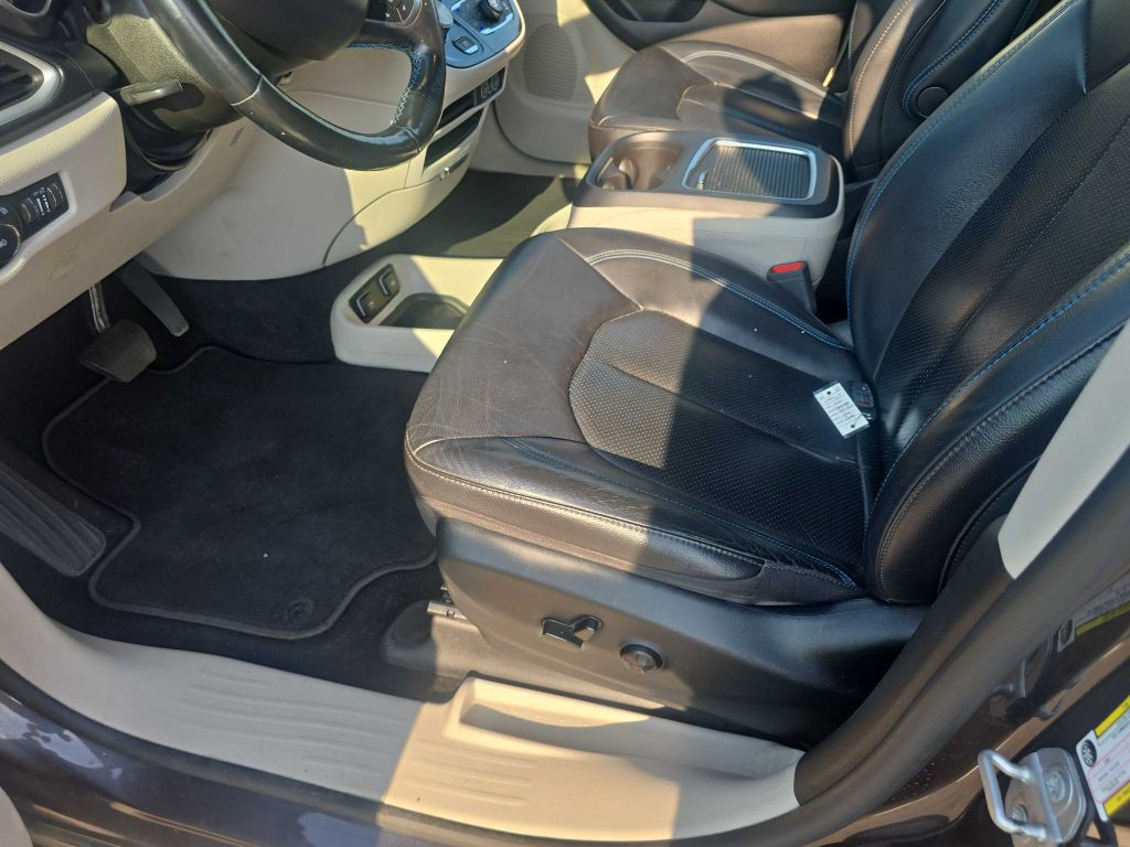 2021 Chrysler Pacifica Image 12
