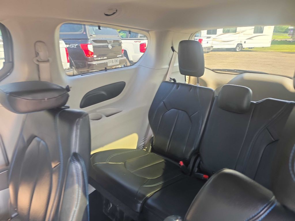 2021 Chrysler Pacifica Image 8
