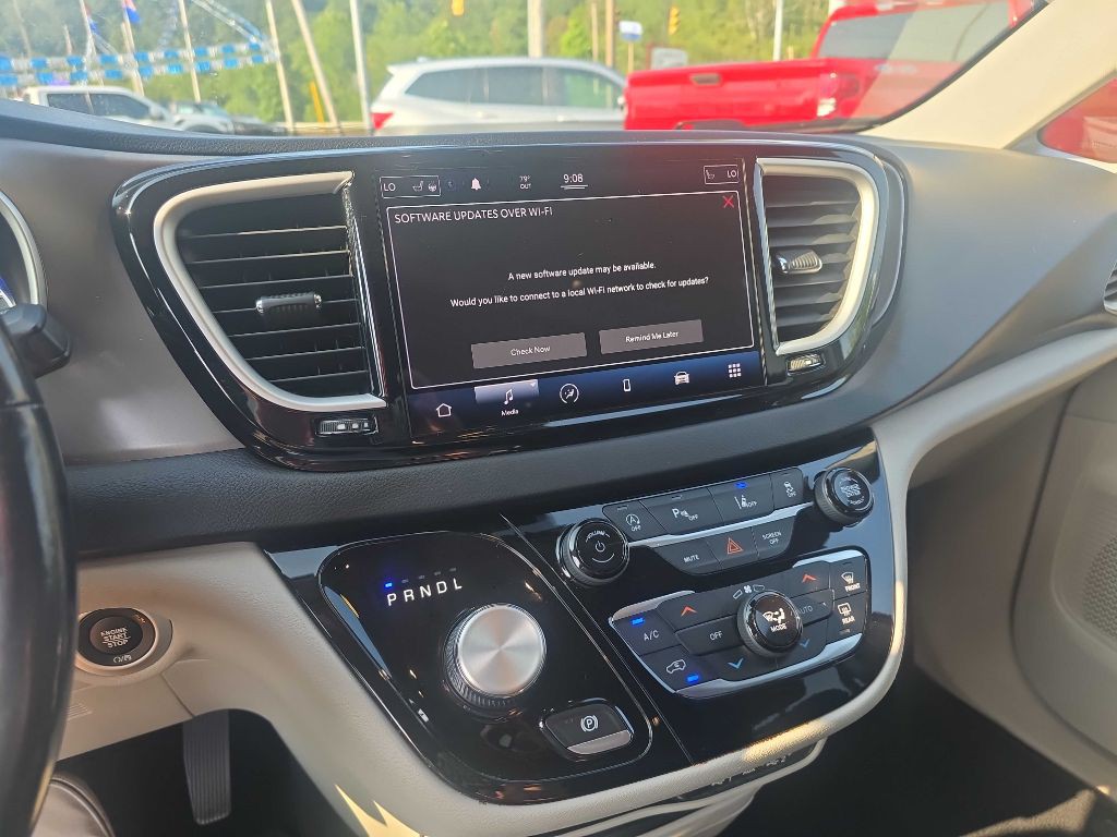 2021 Chrysler Pacifica Image 11