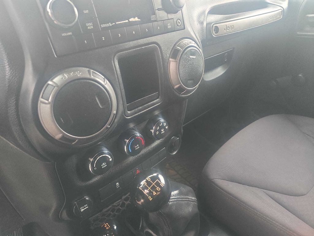 2013 Jeep Wrangler Unlimited Image 11