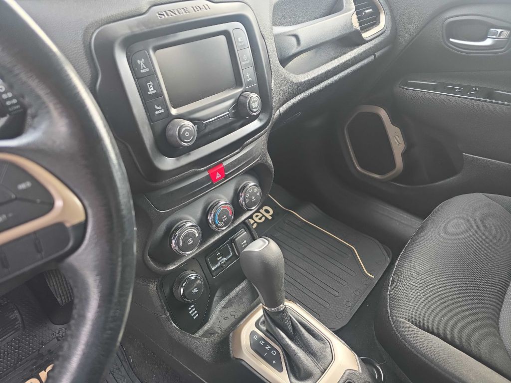 2017 Jeep Renegade Image 12