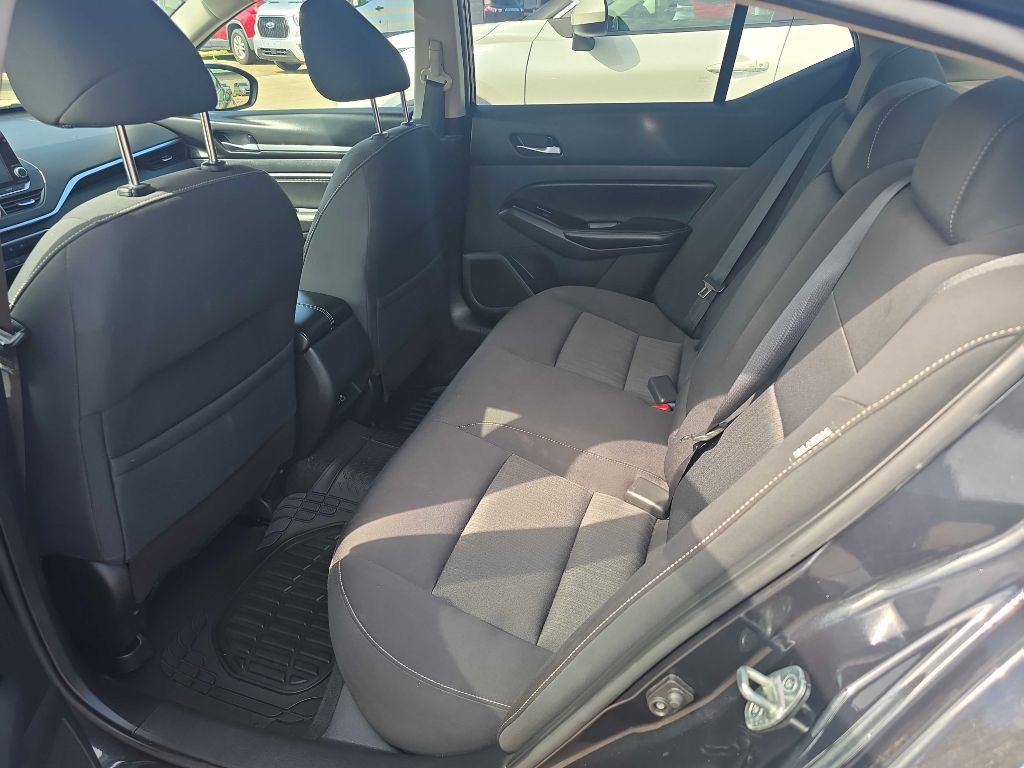 2021 Nissan Altima Image 9