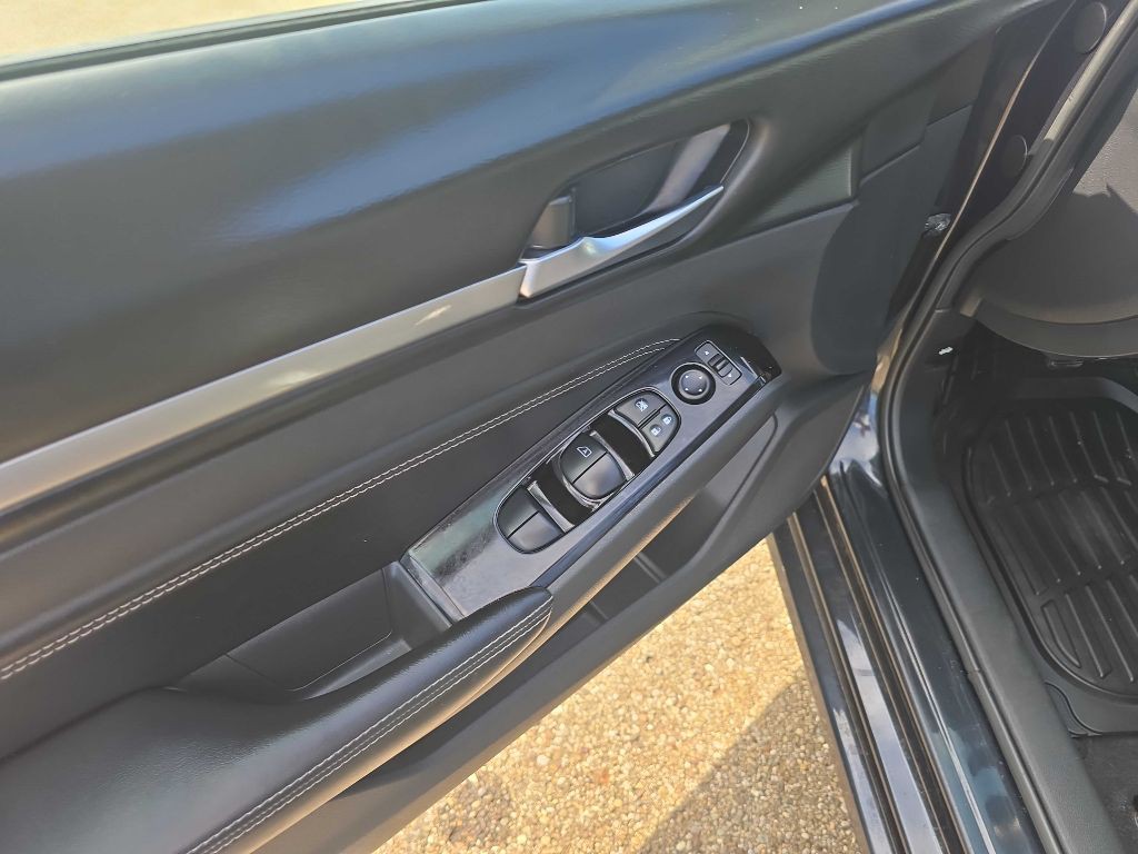 2021 Nissan Altima Image 10