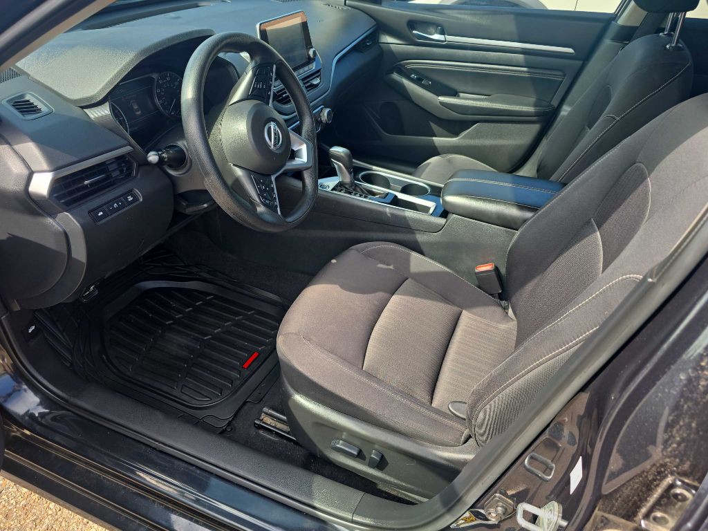 2021 Nissan Altima Image 11