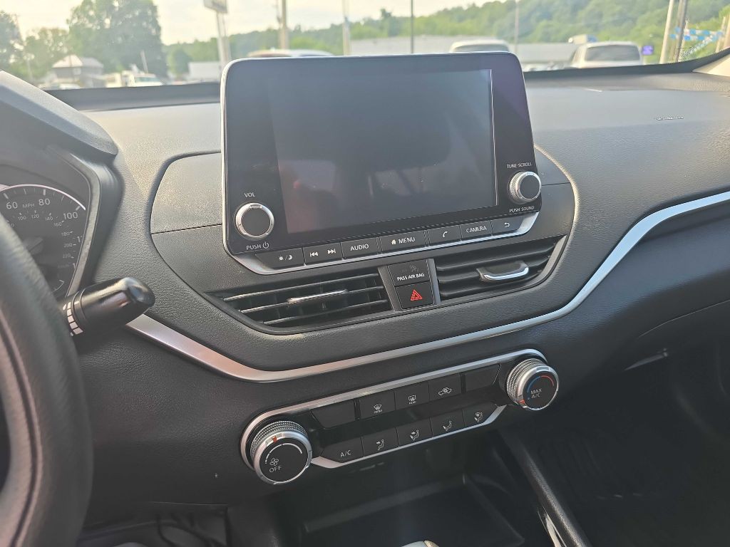 2021 Nissan Altima Image 14