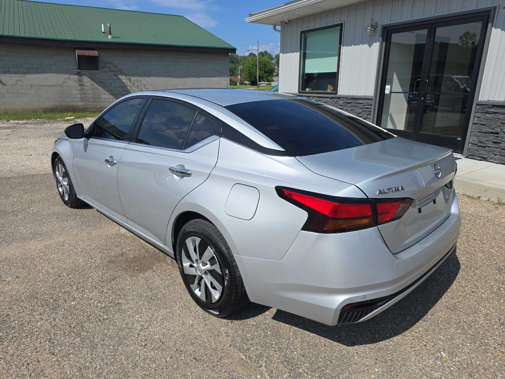 2024 Nissan Altima Image 7