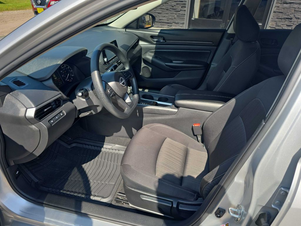 2024 Nissan Altima Image 12