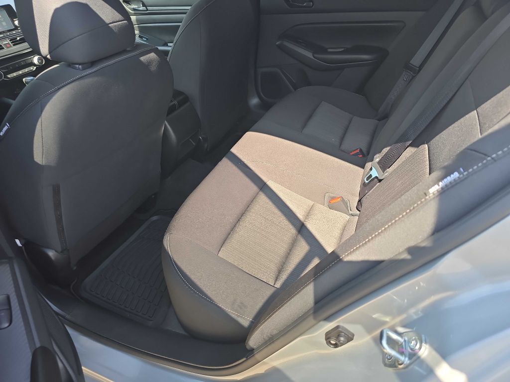 2024 Nissan Altima Image 9