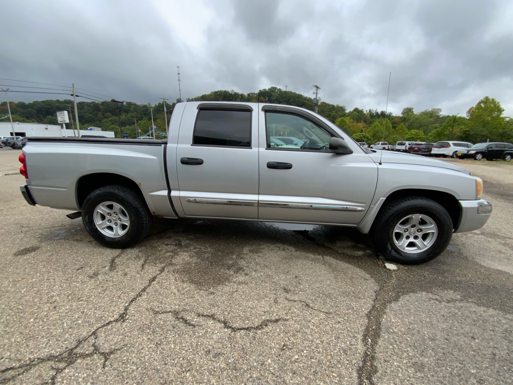 2007 Dodge Dakota Image 4