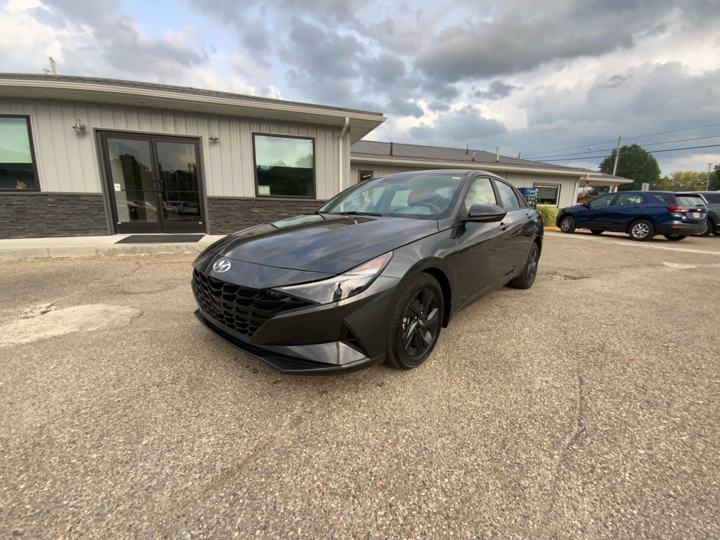 2023 Hyundai Elantra Image 1
