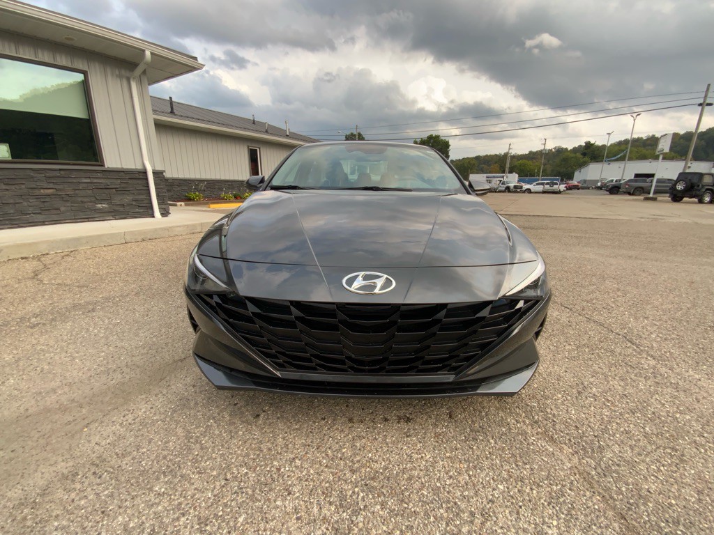 2023 Hyundai Elantra Image 2