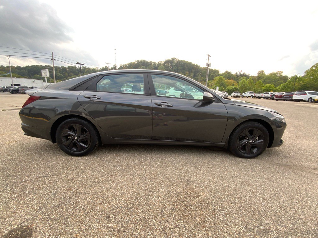 2023 Hyundai Elantra Image 4