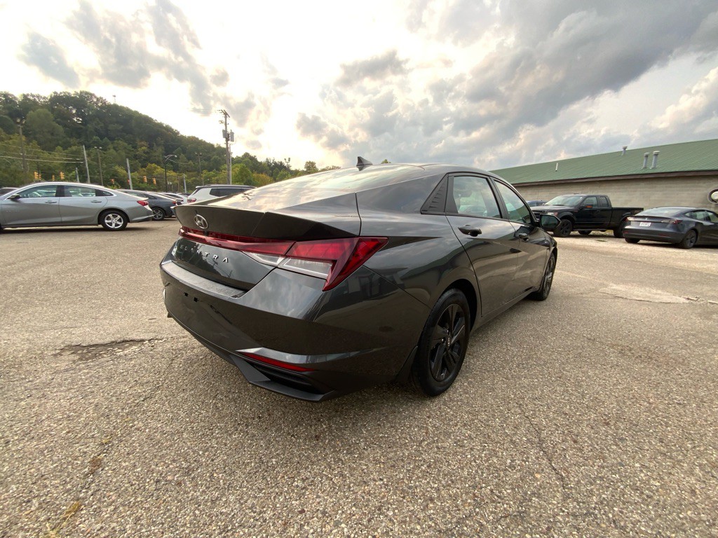 2023 Hyundai Elantra Image 5
