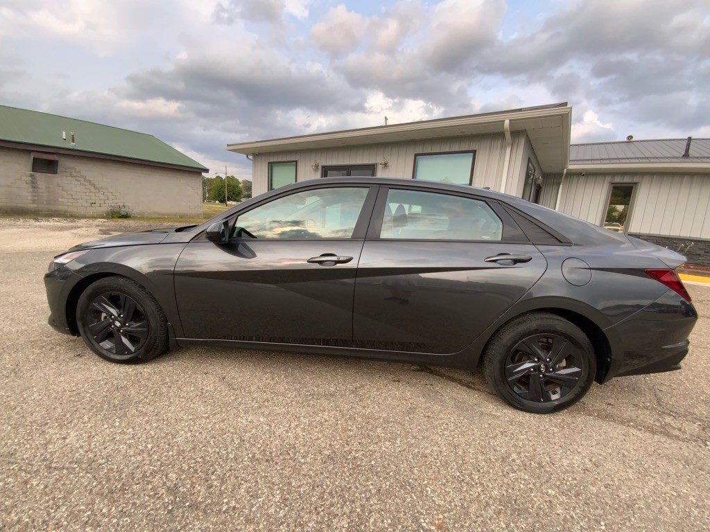 2023 Hyundai Elantra Image 8