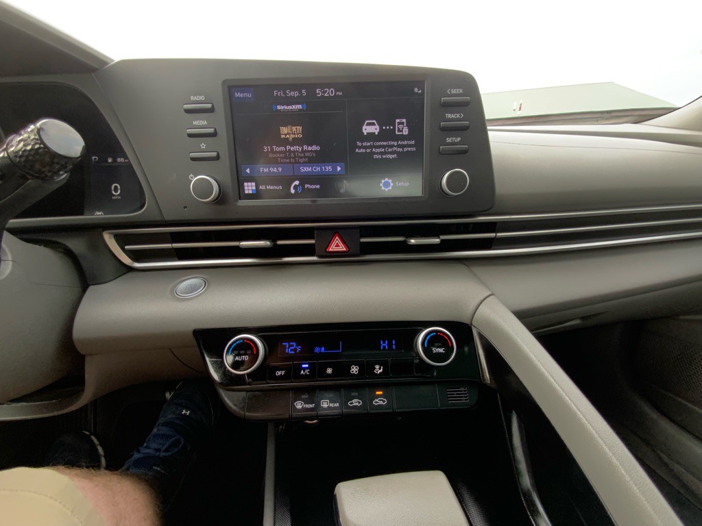 2023 Hyundai Elantra Image 12