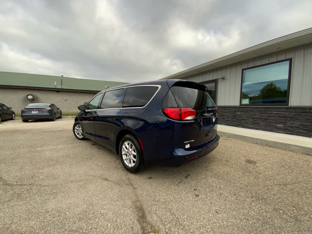 2018 Chrysler Pacifica Image 8